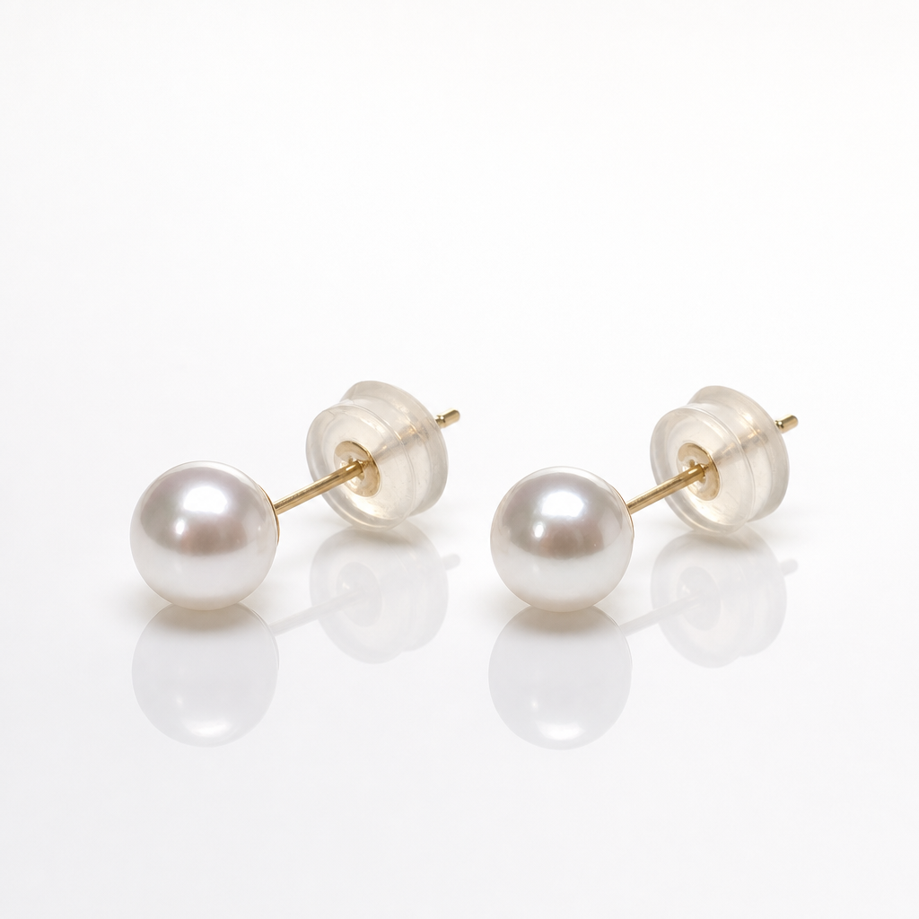 5.5–6.0 mm Akoya pearl stud earrings in 18K yellow gold